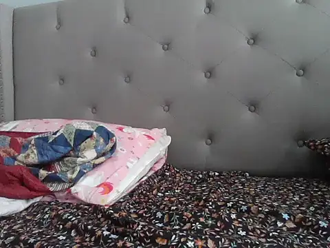 skinny  boy   online show from 12/15/25, 06:23