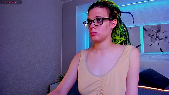 KIKI Krash online show from 09/12/25, 10:04