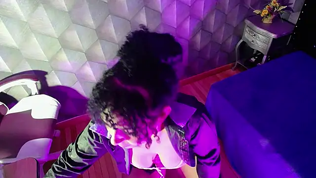 Sofiacowperx online show from 02/19/25, 04:44