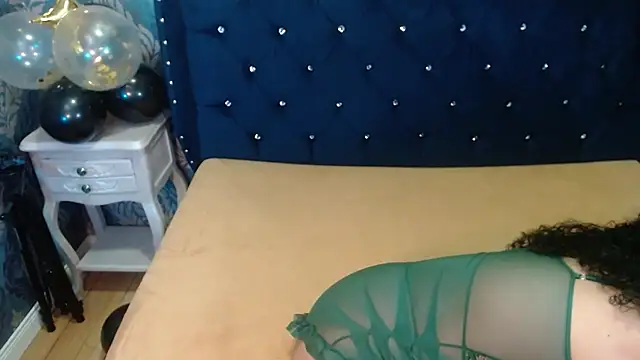 Sofiacowperx online show from 04/10/26, 01:05