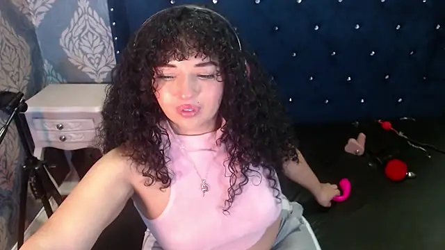 Snapshot of Sofiacowperx chatting on 05/26/26, 01:07 Sofiacowperx online show from 05/26/26, 01:07