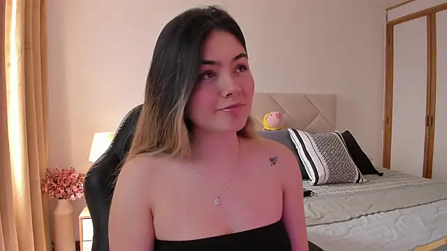 Snapshot of Lau_Bee chatting on 01/10/25, 02:45 Lau Bee online show from 01/10/25, 02:45