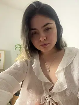 Snapshot of Lau_Bee chatting on 01/17/25, 03:12 Lau Bee online show from 01/17/25, 03:12