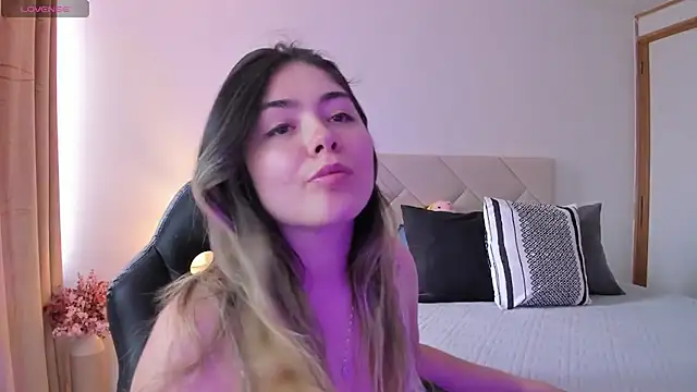 Snapshot of Lau_Bee chatting on 01/22/25, 07:13 Lau Bee online show from 01/22/25, 07:13