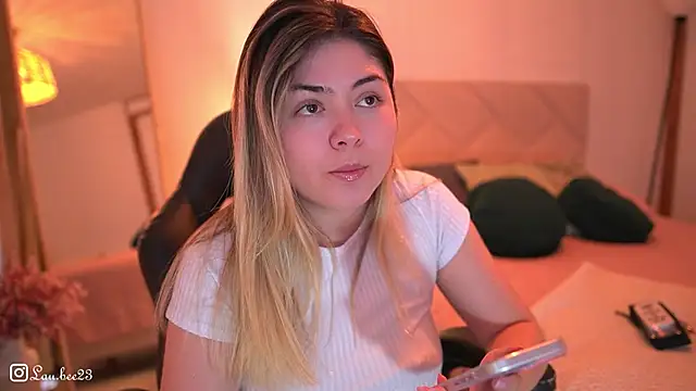 Lau Bee online show from 12/18/25, 03:51