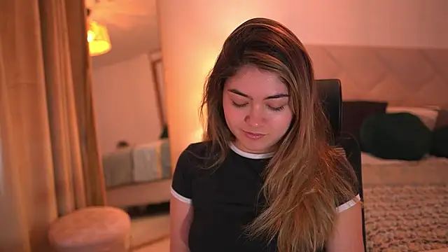 Lau Bee online show from 04/18/26, 06:23