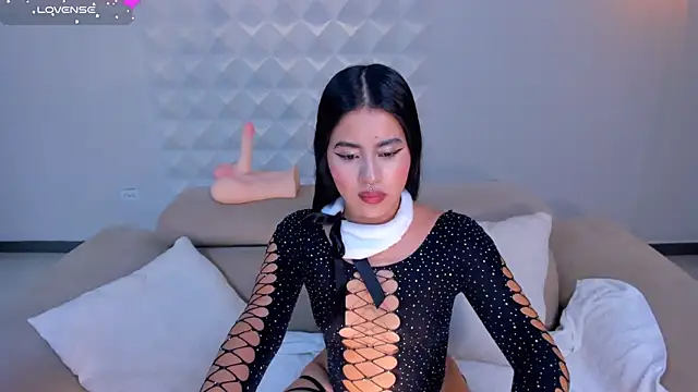 IsabellaHill  online show from 12/17/24, 07:48