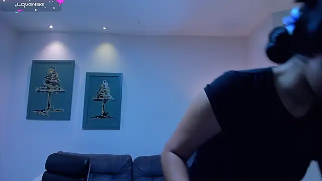 IsabellaHill  online show from 01/07/25, 01:06