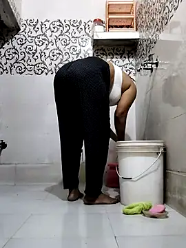 illay love online show from 10/28/25, 06:06