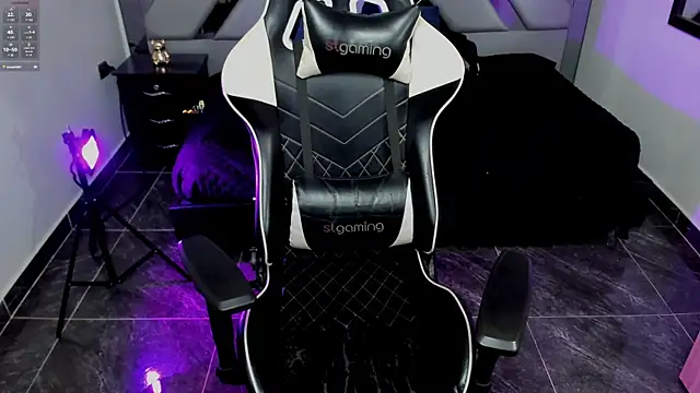 Nahomi-Hill online show from 02/04/25, 10:45