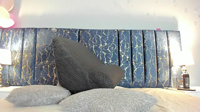 Sophia Lemos online show from 10/07/25, 01:30