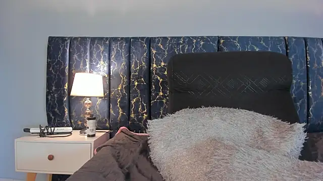 Sophia Lemos online show from 12/17/25, 01:50