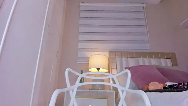 Snapshot of zoe_sky_ chatting on 02/16/25, 12:21 zoe sky online show from 02/16/25, 12:21