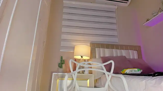 Snapshot of zoe_sky_ chatting on 02/20/25, 11:42 zoe sky online show from 02/20/25, 11:42