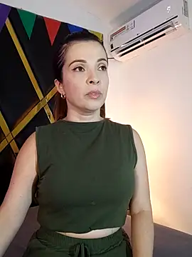 Adel Nesbiit online show from 10/03/25, 07:44