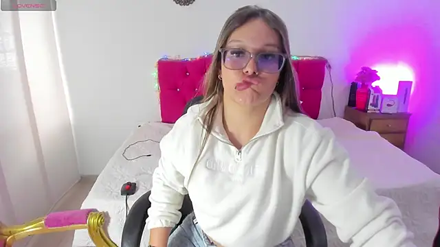 Snapshot of SofiaJoness_ chatting on 03/14/25, 07:12 SofiaJoness online show from 03/14/25, 07:12