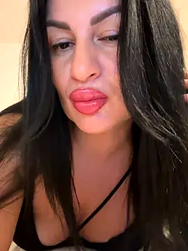 Snapshot of Helena7077 chatting on 09/27/25, 10:37 Helena7077 online show from 09/27/25, 10:37