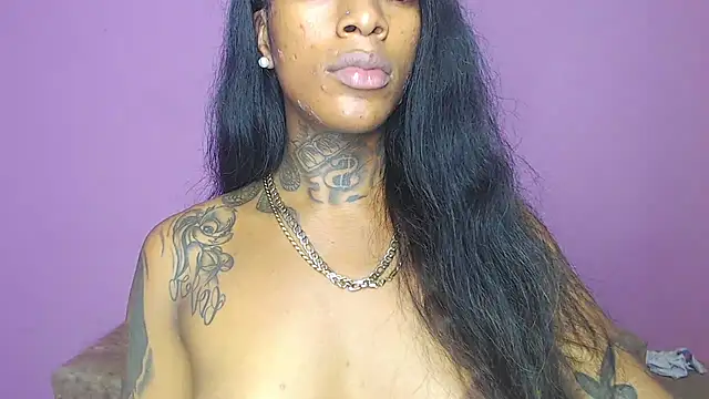 Snapshot of badgirls_cx chatting on 03/06/25, 11:47 badgirls cx online show from 03/06/25, 11:47