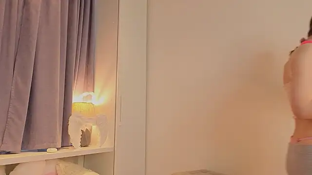 Snapshot of elfinvibes chatting on 02/02/26, 06:12 elfinvibes online show from 02/02/26, 06:12