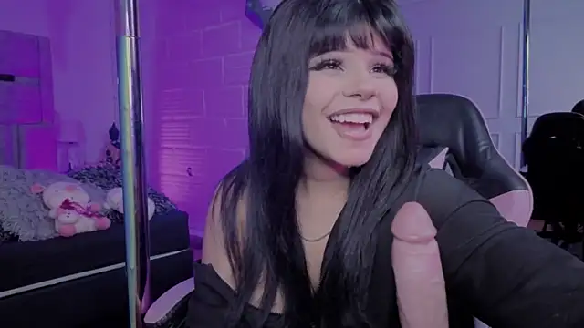 Snapshot of BonnieAnderson_ chatting on 02/12/26, 08:15 BonnieAnderson online show from 02/12/26, 08:15