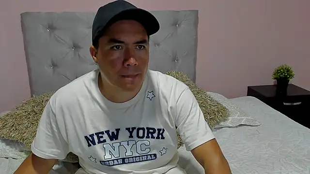 Jhonatan Morales S online show from 10/12/25, 03:27