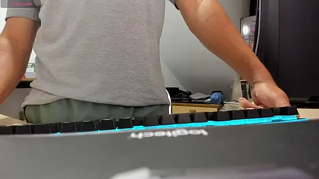 Jhonatan Morales S online show from 10/14/25, 05:41