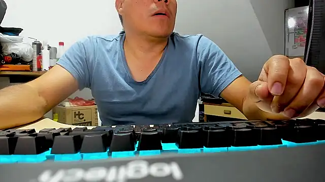 Jhonatan Morales S online show from 10/16/25, 04:46