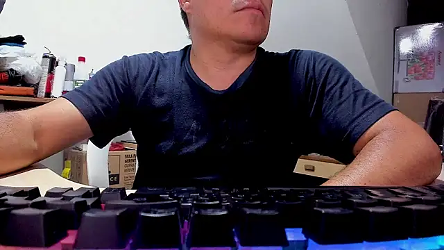 Jhonatan Morales S online show from 10/18/25, 04:15