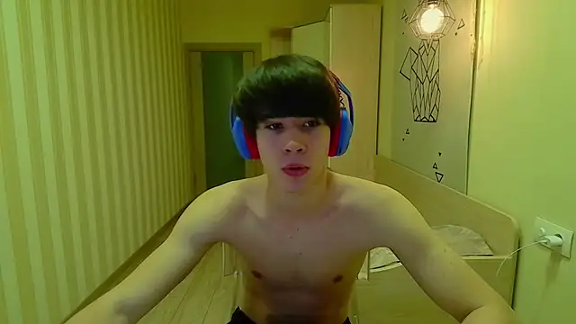 Snapshot of gayGamogey chatting on 11/26/25, 01:12 gayGamogey online show from 11/26/25, 01:12