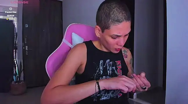 Charlee pink online show from 01/04/25, 05:26