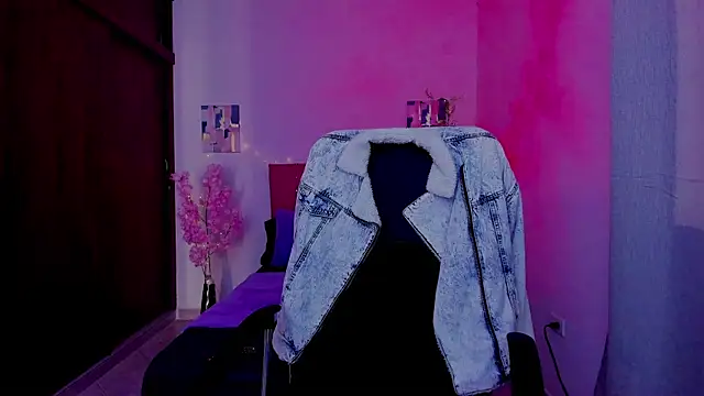 Charlee pink online show from 09/29/25, 02:22