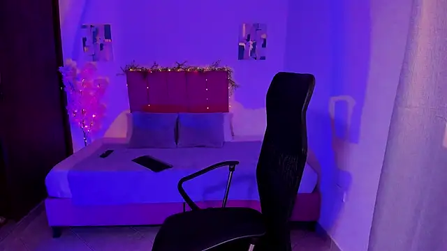 Charlee pink online show from 10/12/25, 04:28