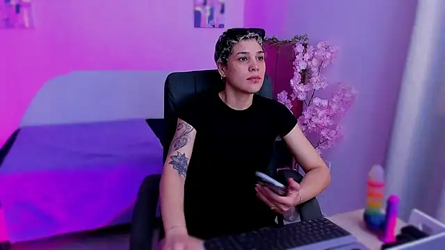 Charlee pink online show from 11/28/25, 04:53