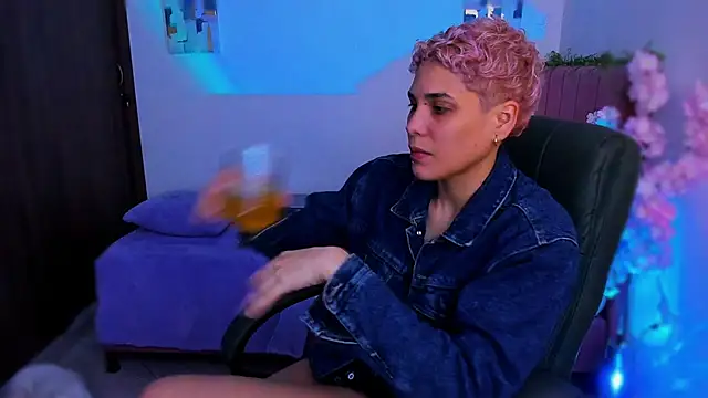 Charlee pink online show from 12/19/25, 05:58