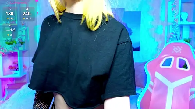 Snapshot of ElswythCovil chatting on 12/15/24, 04:18 ElswythCovil online show from 12/15/24, 04:18