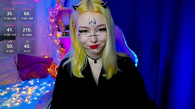 Snapshot of ElswythCovil chatting on 03/15/25, 04:02 ElswythCovil online show from 03/15/25, 04:02