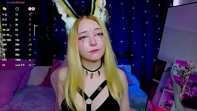 Snapshot of ElswythCovil chatting on 09/17/25, 04:03 ElswythCovil online show from 09/17/25, 04:03