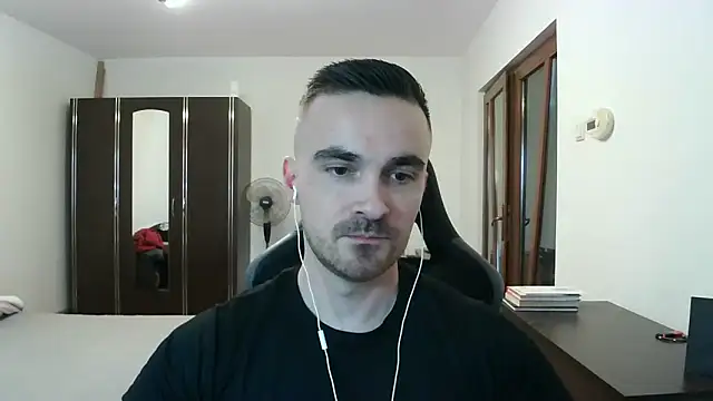 Snapshot of mu5clemania2 chatting on 02/05/26, 02:00 mu5clemania2 online show from 02/05/26, 02:00