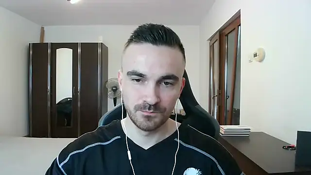 Snapshot of mu5clemania2 chatting on 02/08/26, 08:40 mu5clemania2 online show from 02/08/26, 08:40