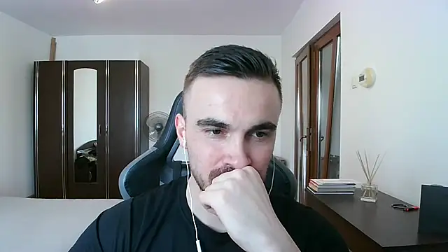 Snapshot of mu5clemania2 chatting on 02/13/26, 01:18 mu5clemania2 online show from 02/13/26, 01:18