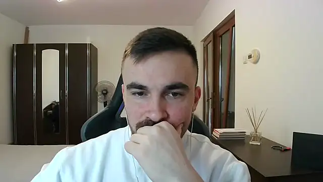 Snapshot of mu5clemania2 chatting on 02/15/26, 08:35 mu5clemania2 online show from 02/15/26, 08:35