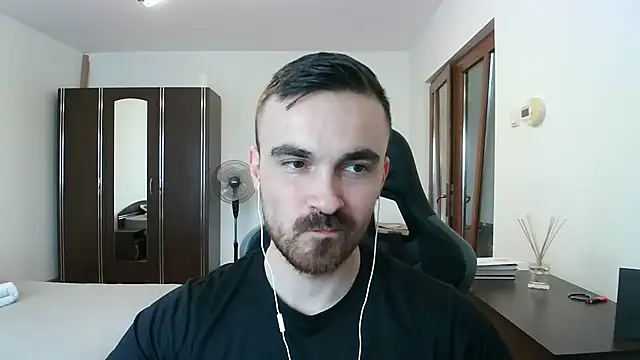 Snapshot of mu5clemania2 chatting on 02/21/26, 02:07 mu5clemania2 online show from 02/21/26, 02:07