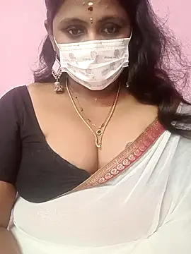 Snapshot of rithikka chatting on 11/26/25, 07:42 rithikka online show from 11/26/25, 07:42