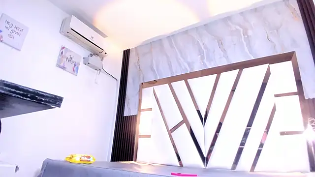 lola hornei online show from 09/27/25, 12:15