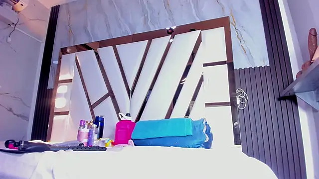 lola hornei online show from 12/05/25, 02:25