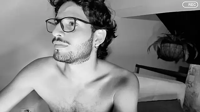 Nicholasrodrii online show from 03/21/25, 05:00