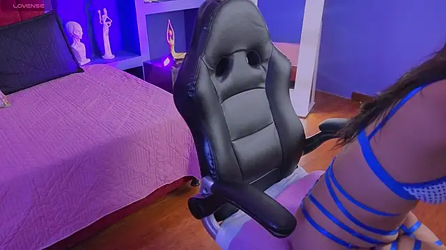 amy fox2 online show from 04/14/26, 01:28