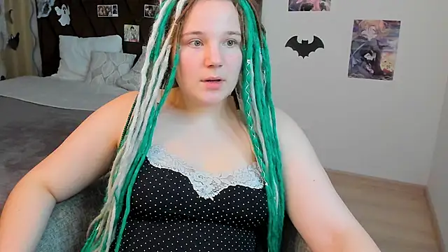 Snapshot of GloriaHylivi chatting on 12/11/24, 05:04 GloriaHylivi online show from 12/11/24, 05:04