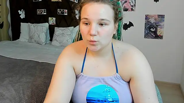 Snapshot of GloriaHylivi chatting on 12/22/24, 07:44 GloriaHylivi online show from 12/22/24, 07:44