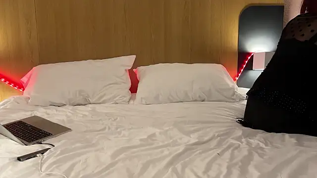 annaBtv9 online show from 03/26/26, 06:24